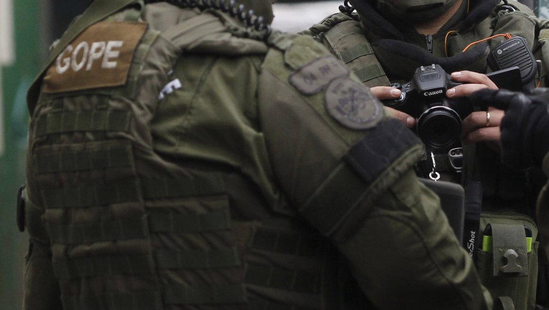 Objetos sospechosos provocaron operativo del GOPE en el centro de Santiago