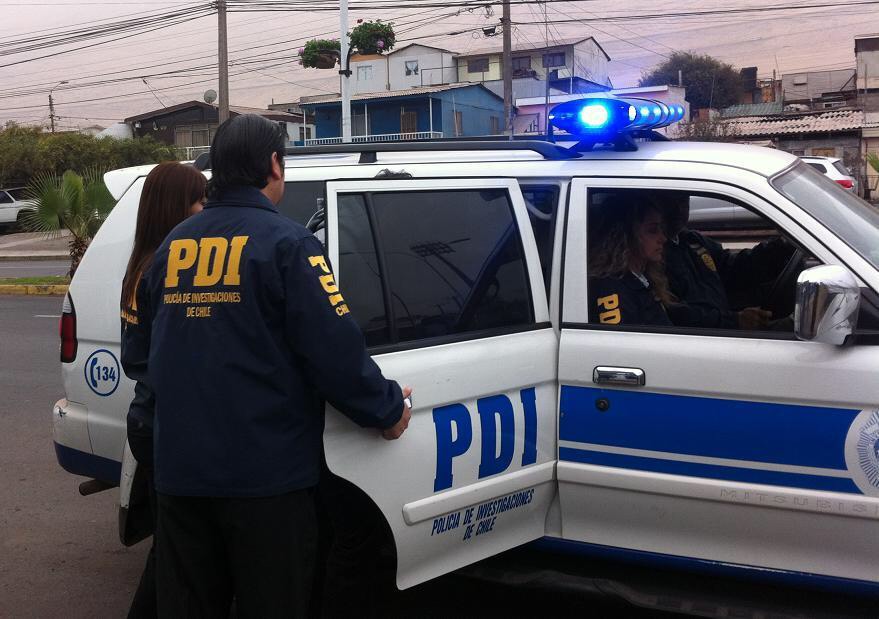 Iquique: PDI detiene a dos sujetos tras robo de cartera cerca de la Zofri