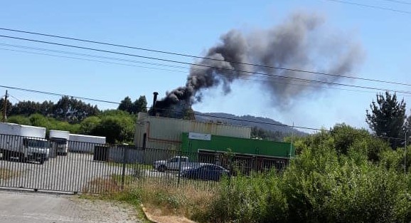 Fiscalizan planta incineradora de residuos clínicos en Paillaco tras emanación de espeso humo negro