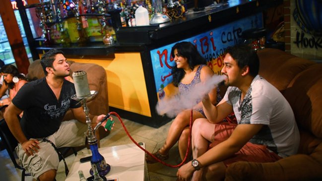 Estado malasio prohibió los fumaderos de pipa de agua y los karaokes