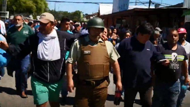 Pescadores retuvieron a carabinero para 