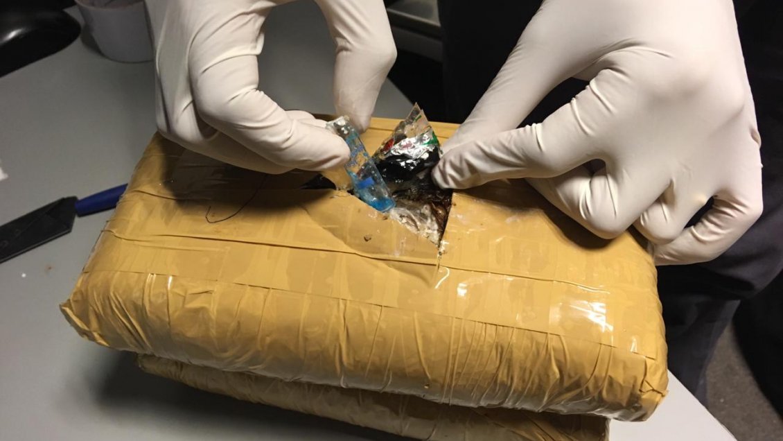 Estudiante fue descubierto con 22 kilos de droga en su mochila