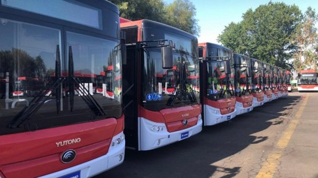 Llegaron otros 100 buses eléctricos para el Transantiago