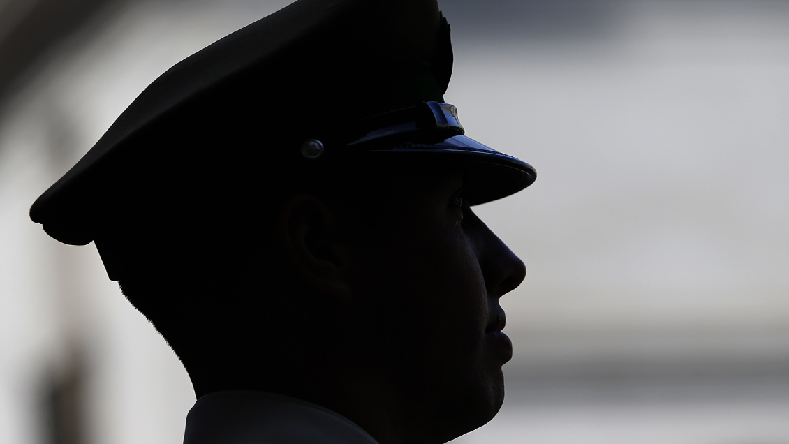 Formalizarán a dos ex carabineros por falsear títulos universitarios