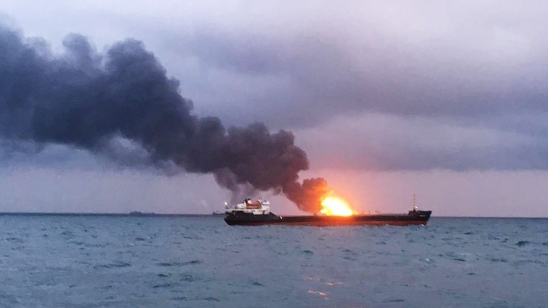 Rusia: Al menos diez muertos en incendio de dos barcos en el estrecho de Kerch