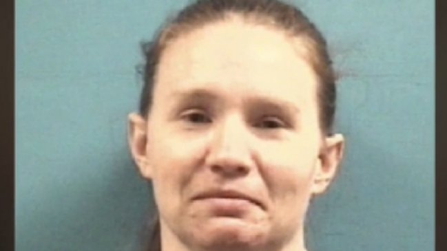 Fingió ser su gemela enferma para acosar sexualmente de su cuidador