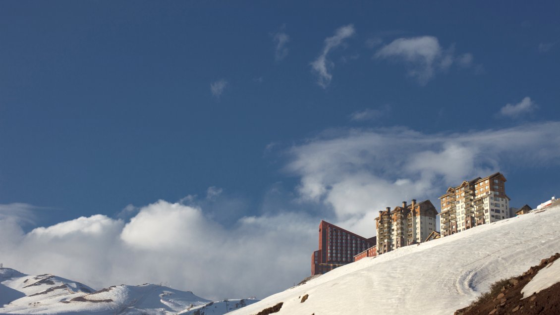 Investigación apunta a Valle Nevado por contaminación en el río Mapocho
