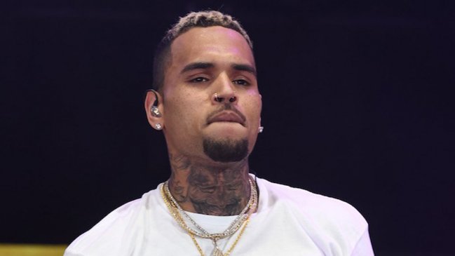 Chris Brown es dejado en libertad pero investigación por presunta violación continúa