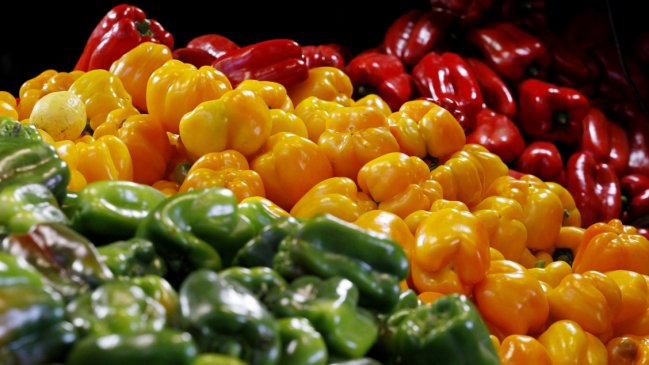 Canadá recomienda comer más frutas y menos carne