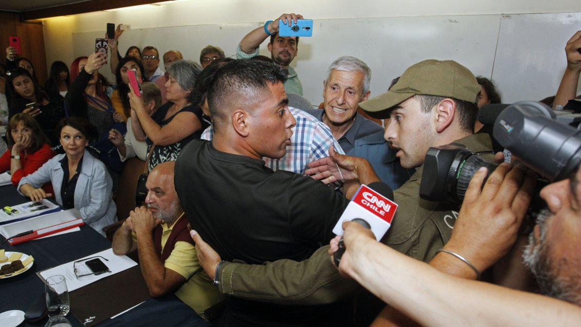 Carabineros debió intervenir por incidentes en Concejo Municipal de Viña del Mar