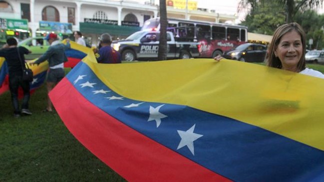 Insulza: Chile se apresuró al reconocer como presidente a Guaidó