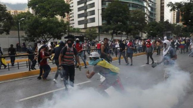 El mundo pide salida pacífica en Venezuela ante la división y las protestas