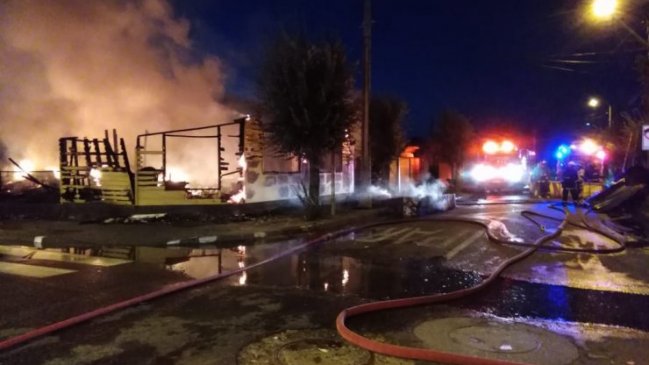Ñuble: Incendio consumió por completo la Biblioteca Municipal de Coelemu