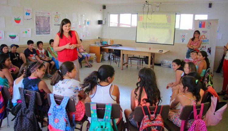 Maule: Hijos de temporeras participaron de charla contra el trabajo infantil