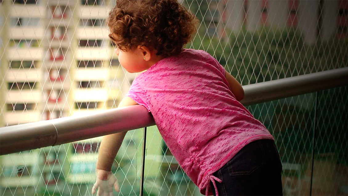 Proyecto de ley quiere obligar a colocar mallas de seguridad en departamentos