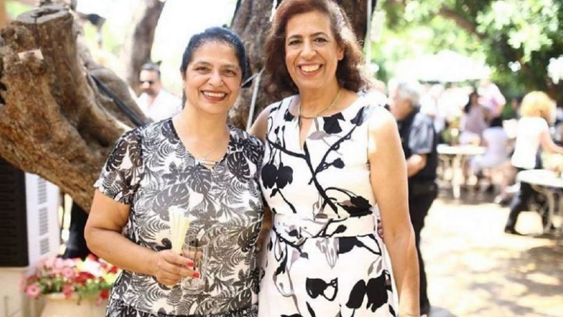 Hombre es acusado de asesinar a su madre y su tía y enterrar los cuerpos en su casa