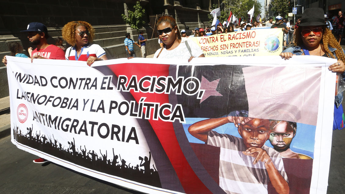 Migrantes marcharon por el centro de Santiago contra la Ley de Extranjería