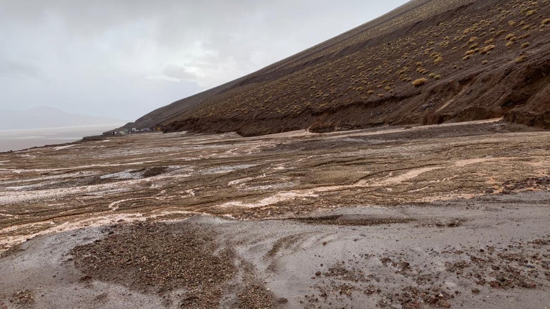 Declaran Alerta Amarilla para El Loa y cierran paso fronterizo por deslizamientos de tierra