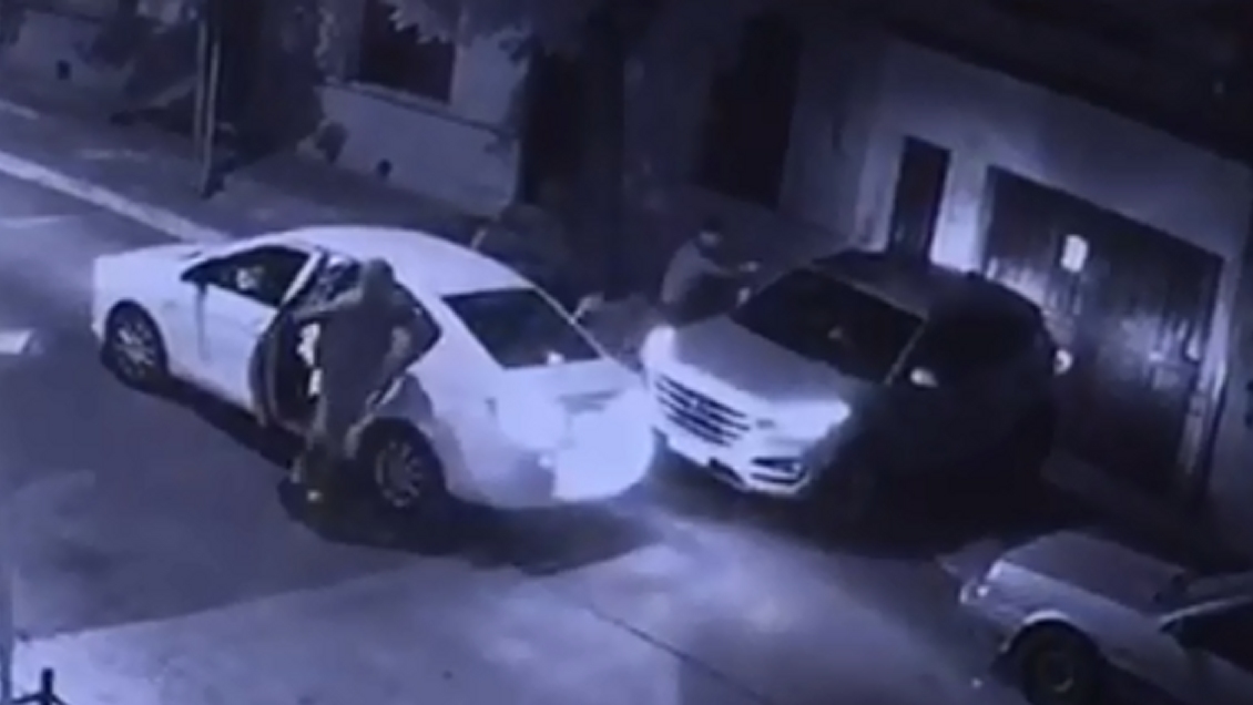 Pareja con dos bebés sufrió angustioso intento de portonazo en Santiago Centro