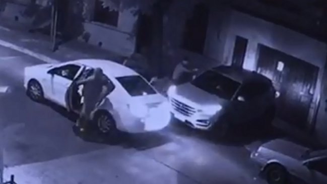 Pareja con dos bebés sufrió angustioso intento de portonazo en Santiago Centro