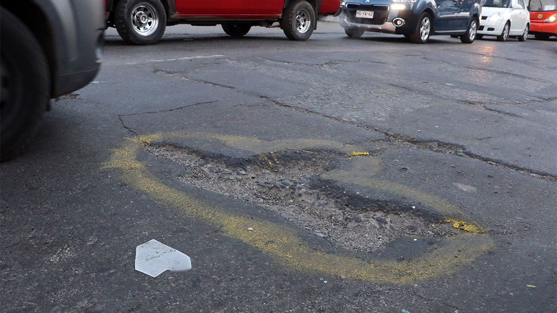 Convenio permitirá a los municipios reparar los hoyos de las calles