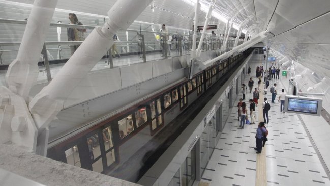Línea 3 del Metro transportó a más de 800 mil personas en su primera semana