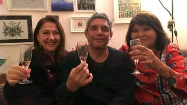 Palma Salamanca se fotografió celebrando junto a dos sobrevivientes de la dictadura