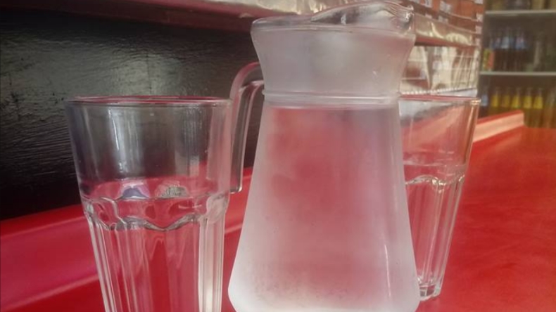 Local se viralizó por regalarle agua fría a los ciclistas en Concepción