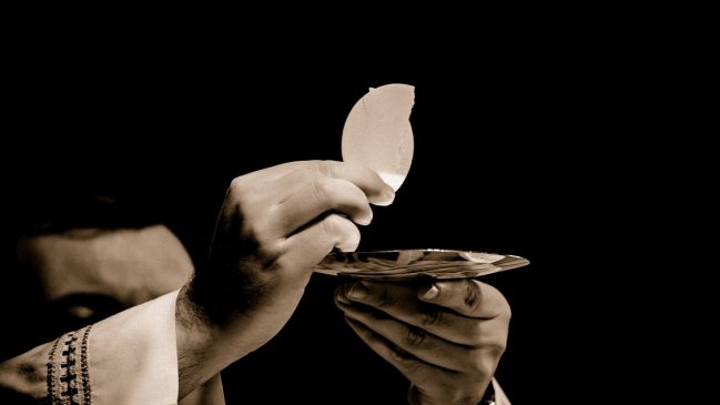 Renunció cura del Vaticano que investigaba casos de abusos tras ser acusado de abuso sexual