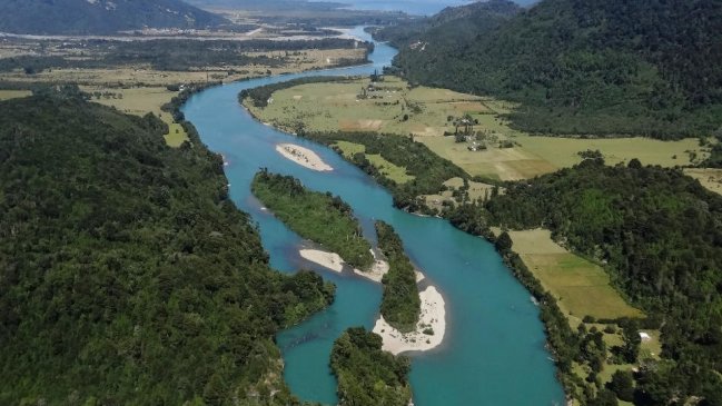 Solicitarán a Sebastián Piñera declarar al río Puelo como reserva de agua