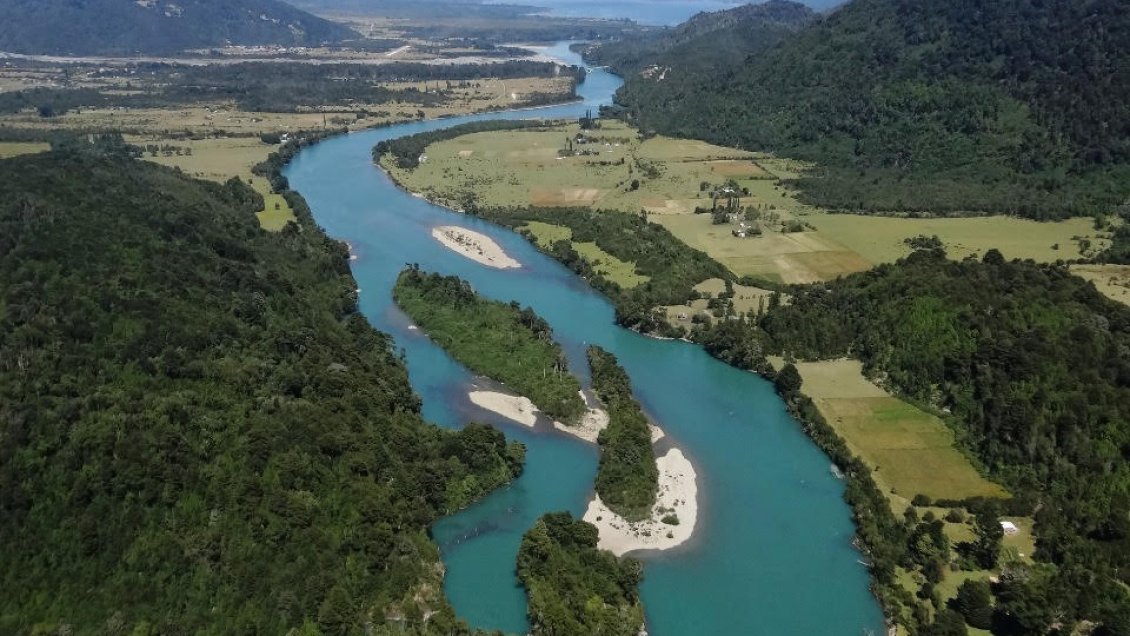 Solicitarán a Sebastián Piñera declarar al río Puelo como reserva de agua