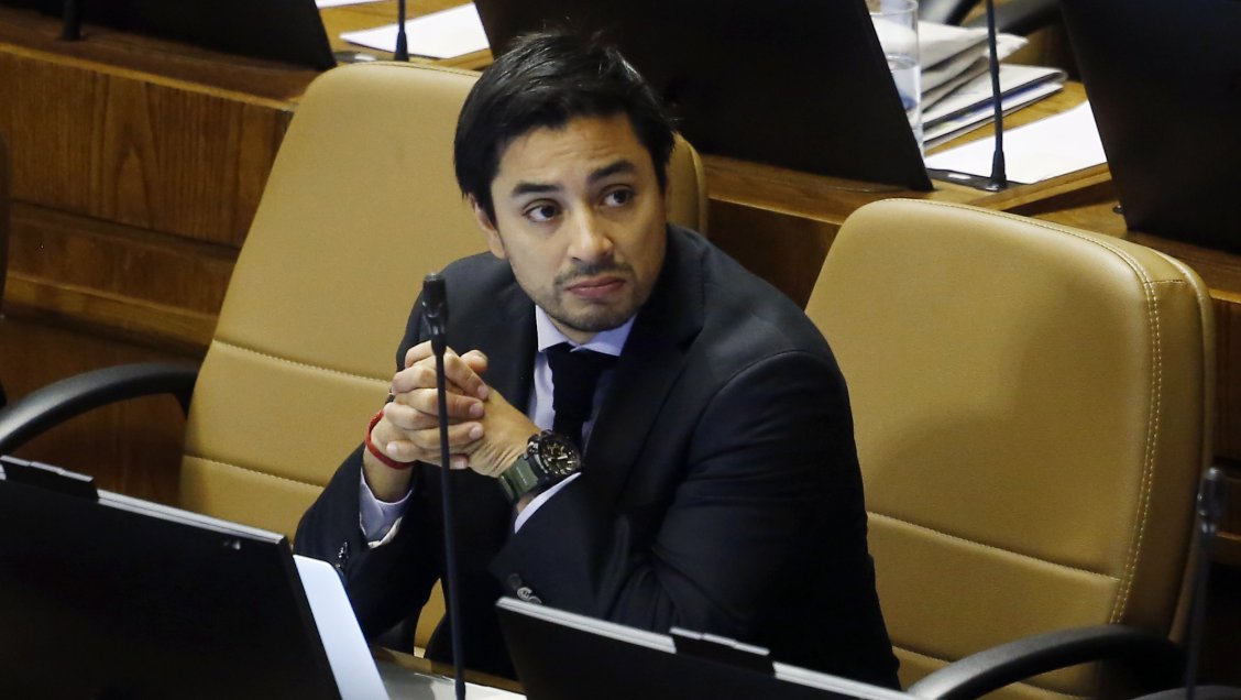 Parlamentarios llevarán a diputado Carter a Comisión de Ética por socavar imagen del contralor