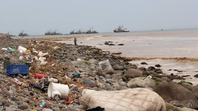 Arica: Decretan el cierre de playa Chinchorro tras contaminación por bajada de ríos