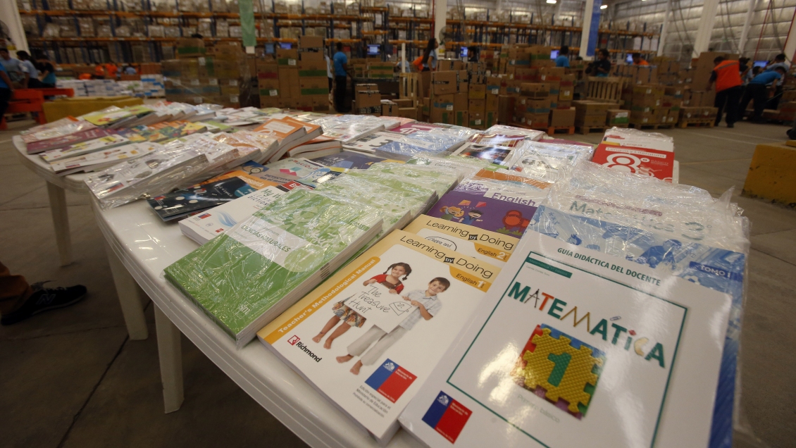 Colegio de Profesores pidió medidas concretas para los textos escolares