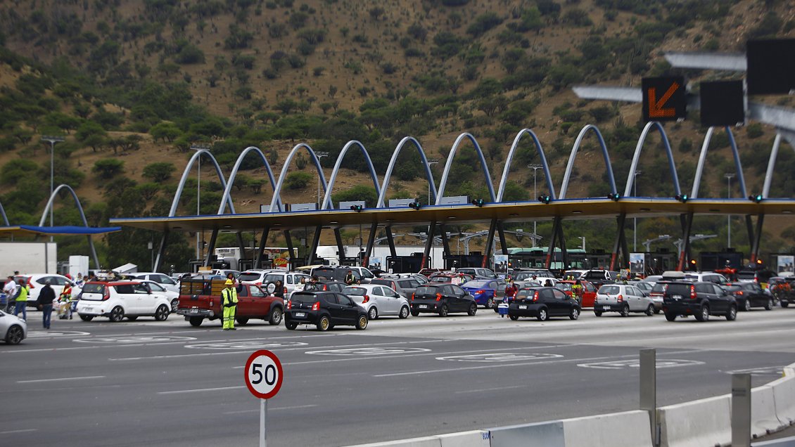 Recambio de veraneantes: Prevén que 360 mil vehículos salgan de Santiago