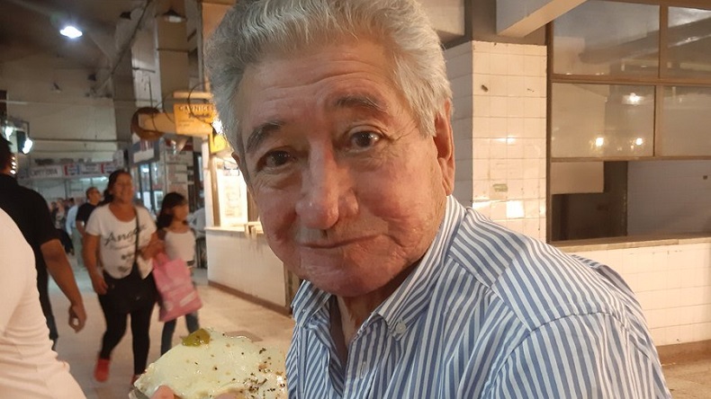 Invitó a su abuelo a comer y su tierna historia se volvió viral