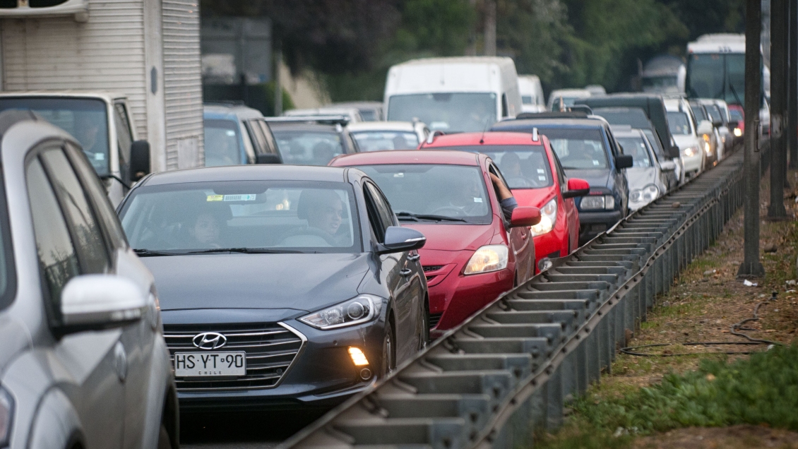 Camión con fallas genera congestión en la Autopista Central