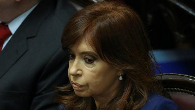 Fiscalía se opone a aplazar juicio oral contra Cristina Fernández