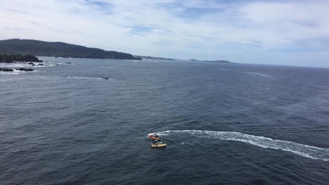 Rescatan a 12 personas desde lancha turística en la Región de Los Lagos