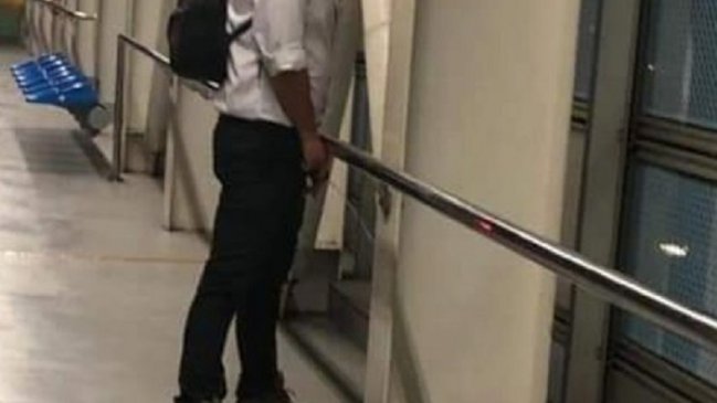 Hombre orinó en pleno andén del Metro y generó intenso debate por baños