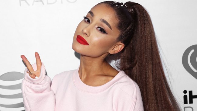 Ariana Grande barre con los Grammy al no poder presentarse en la ceremonia