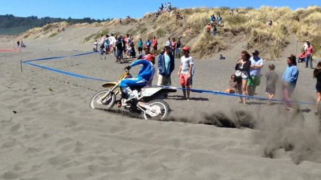 Tras protestas ambientalistas suspenden competencia de motocross en Llico