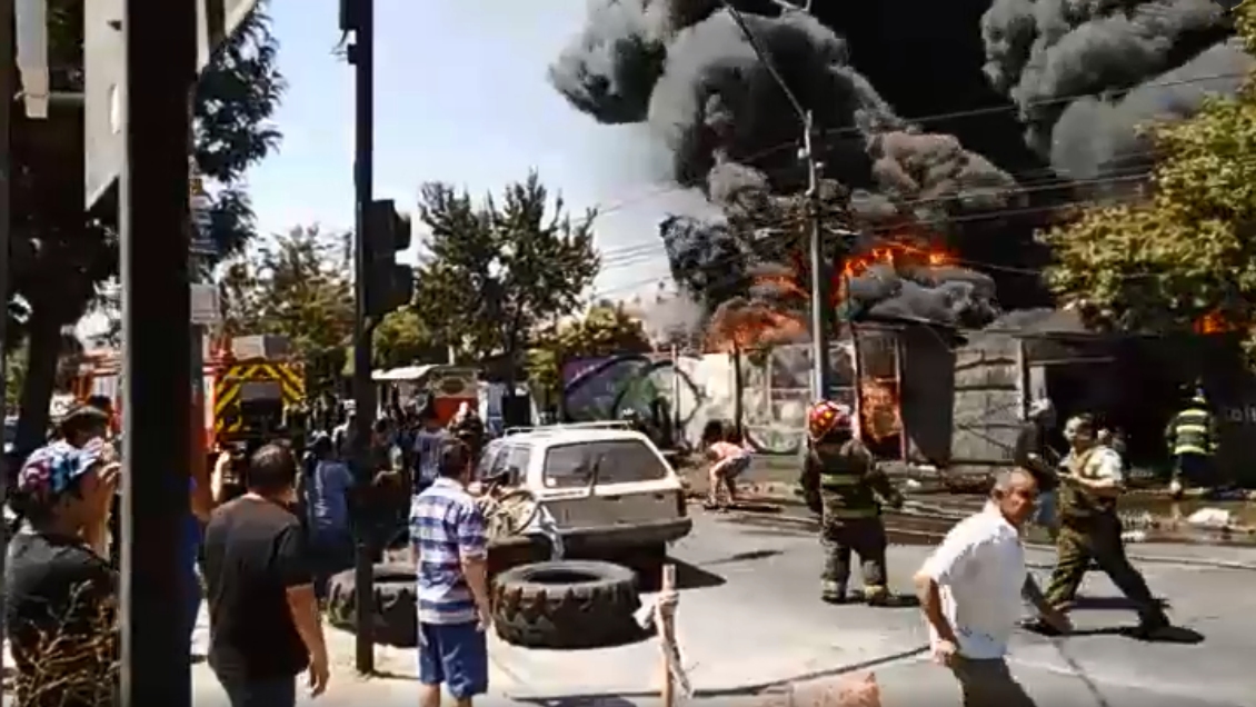 Incendio consumió una vulcanización, una casa y tres locales comerciales en San Ramón