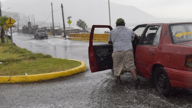 Alerta roja en Iquique: En dos horas llovió el equivalente a 15 años