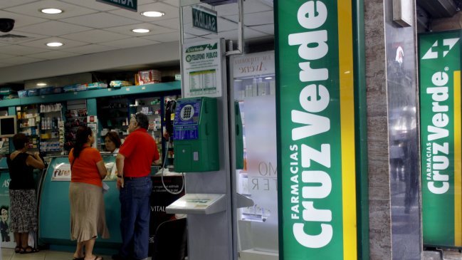 Autoridad Sanitaria prohibió el funcionamiento de una farmacia Cruz Verde en Lebu