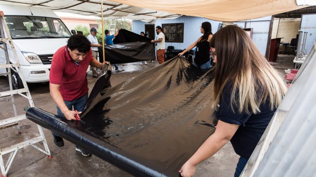 Camión lleno de plásticos para cubrir techos no ha podido llegar a Arica