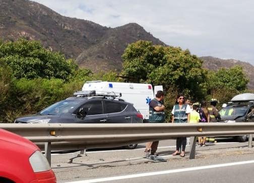 Accidente múltiple en Hijuelas deja 11 lesionados y un menor de edad grave