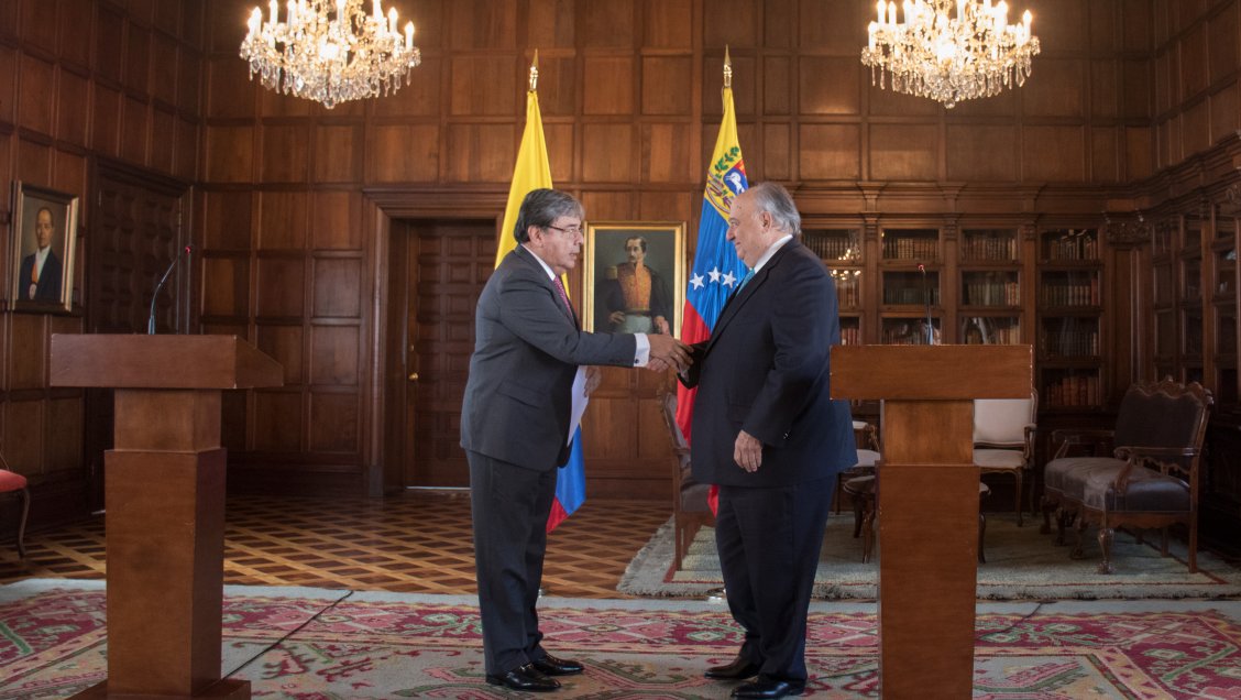 Enviado de Guaidó llevó credenciales a Colombia y agradeció apoyo a Venezuela