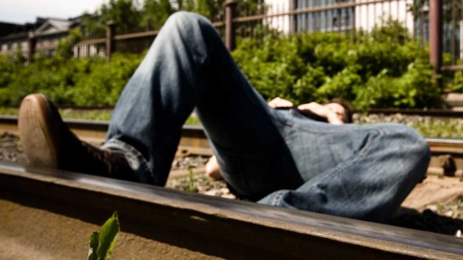 Más de 100 muertos en India por beber alcohol adulterado