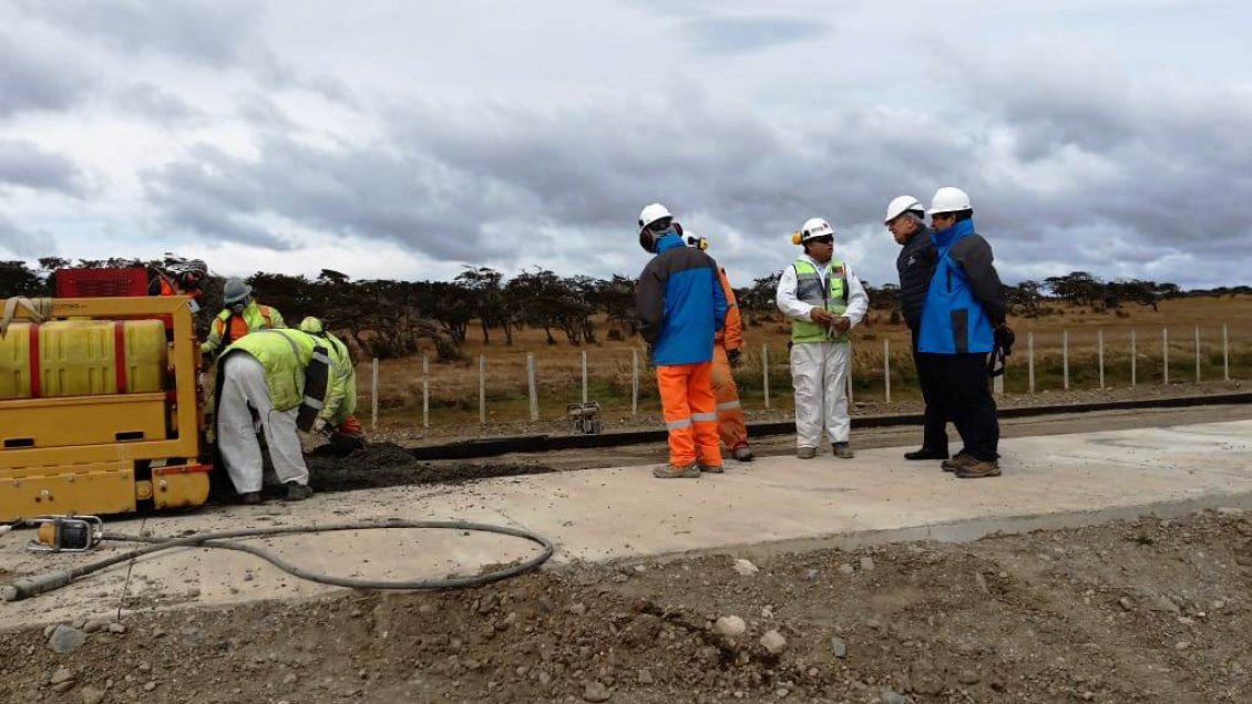 Magallanes: Avanzan trabajos de pavimentación en el camino hacia Río Caleta